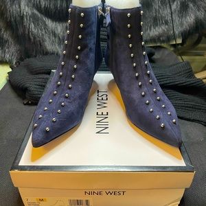 NINE WEST NAVY BLUE ANKLE BOOTS WITH NICKEL STUDS DOWN FRONT SZ 7M